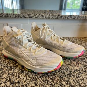 Lebron Witness 4 Sneakers